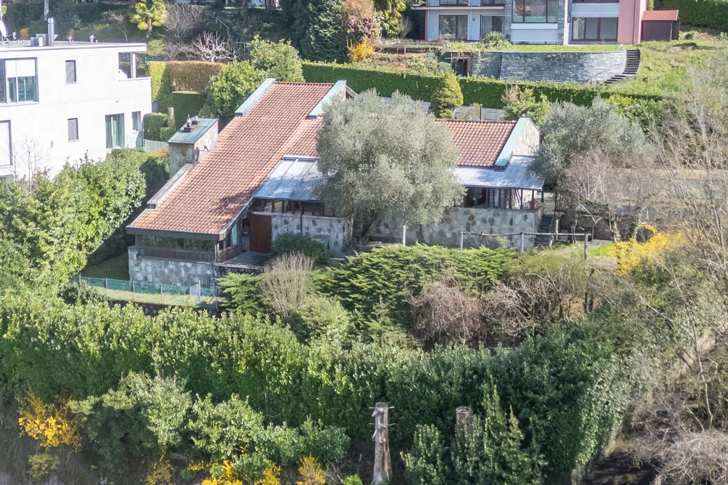 Villa con vista lago e potenziale - Foto 2 di 18