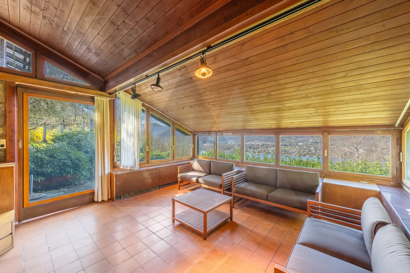 Villa con vista lago e potenziale - Foto 13 di 18