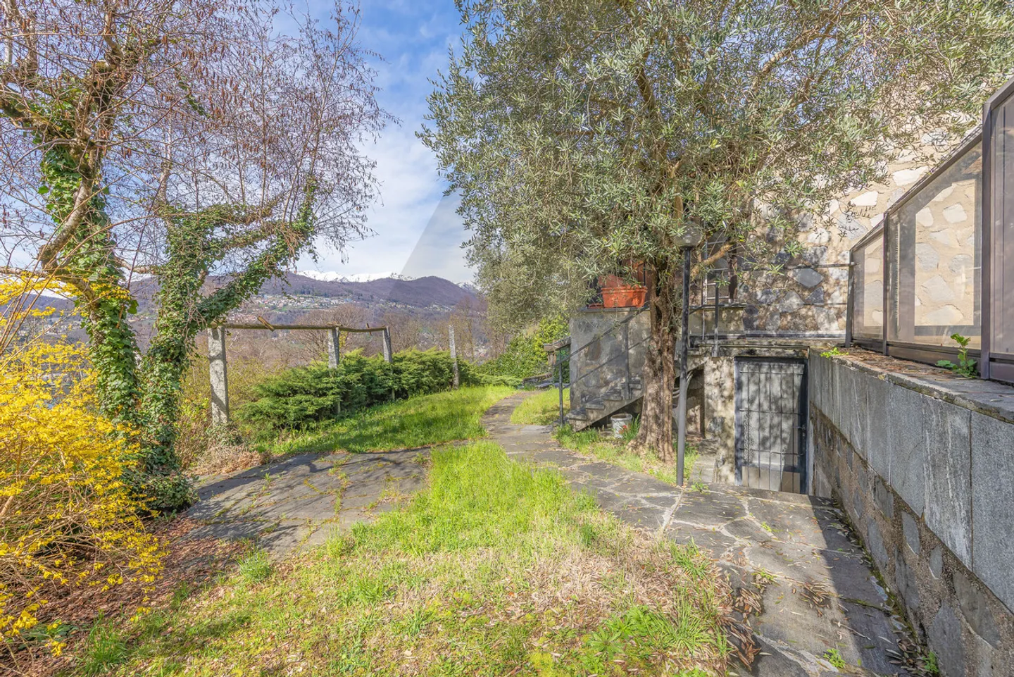 Villa con vista lago e potenziale - Foto 17 di 18