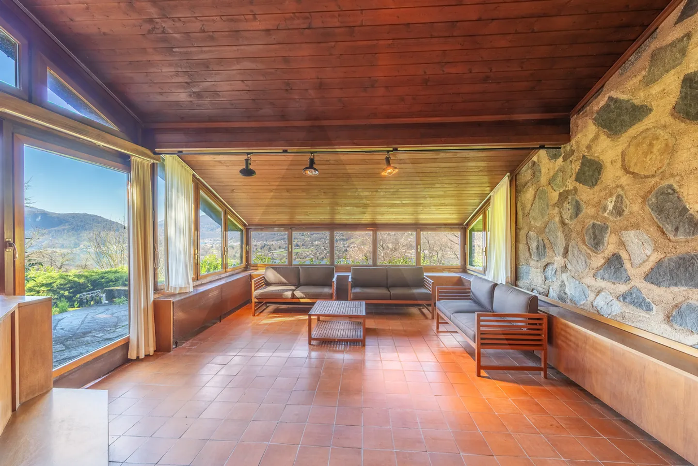 Villa con vista lago e potenziale - Foto 8 di 18