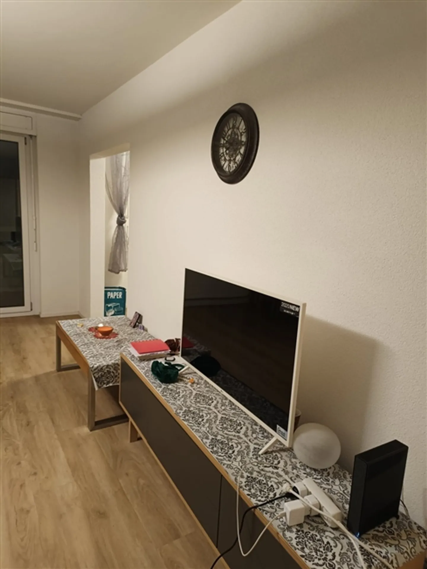 Incantevole appartamento arredato con 2,5 stanze a Zurigo Schwamendingen - Foto 2 di 12