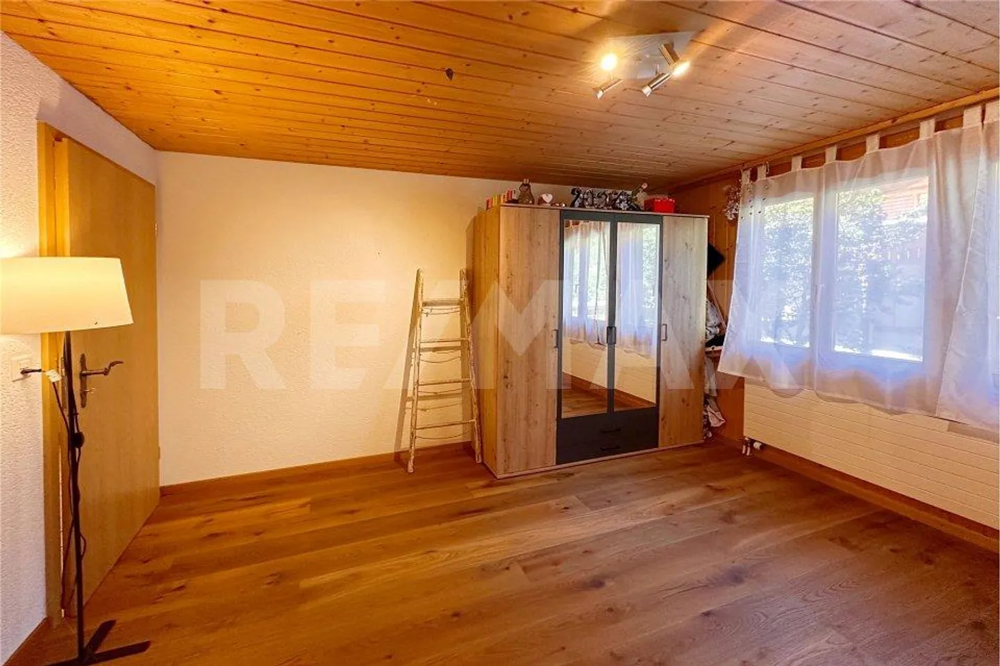 Spacious maisonette apartment in sunny Simmental, 10 minutes from Spiez - Photo 5 of 13