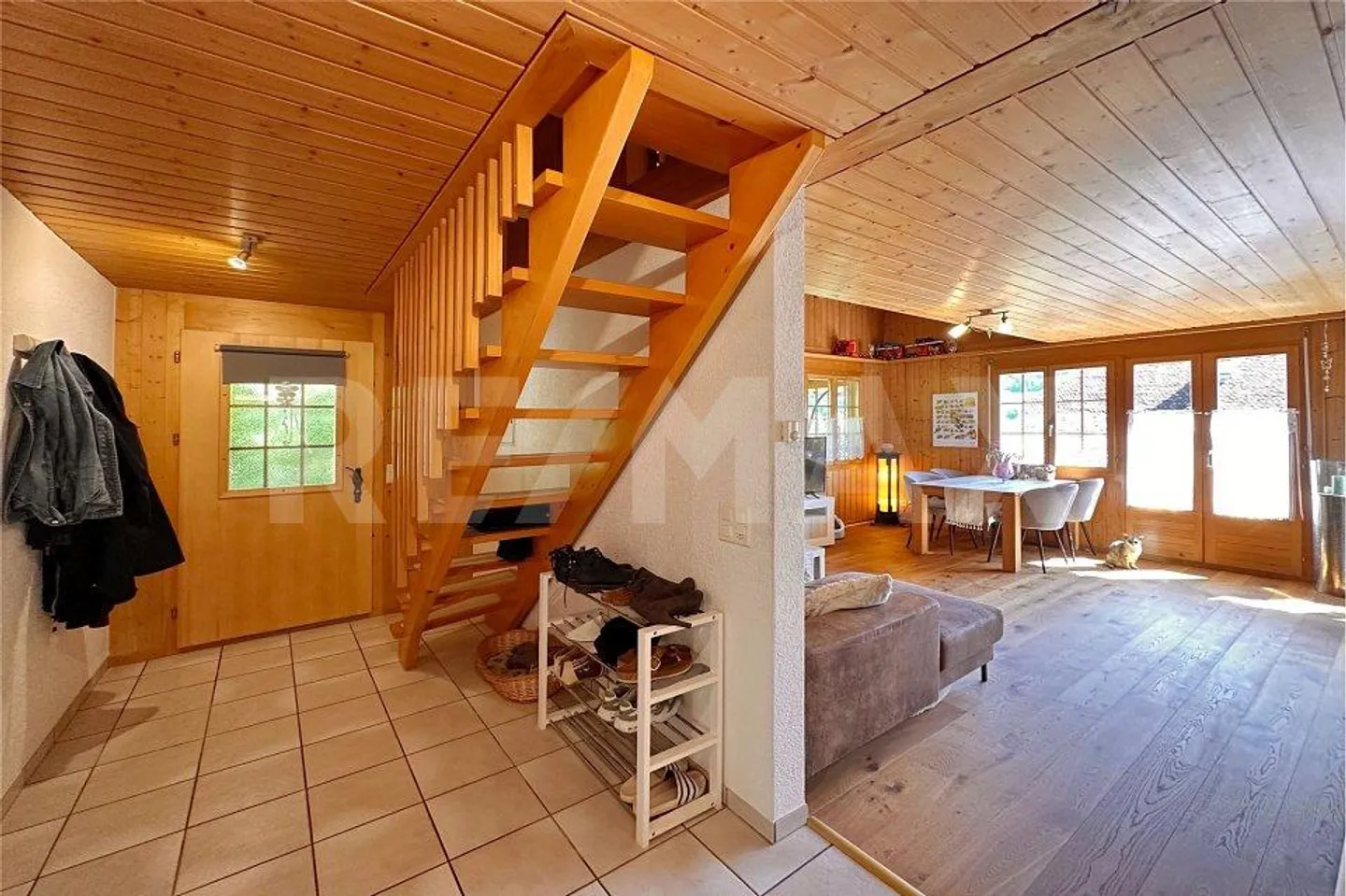 Spacious maisonette apartment in sunny Simmental, 10 minutes from Spiez - Photo 8 of 13