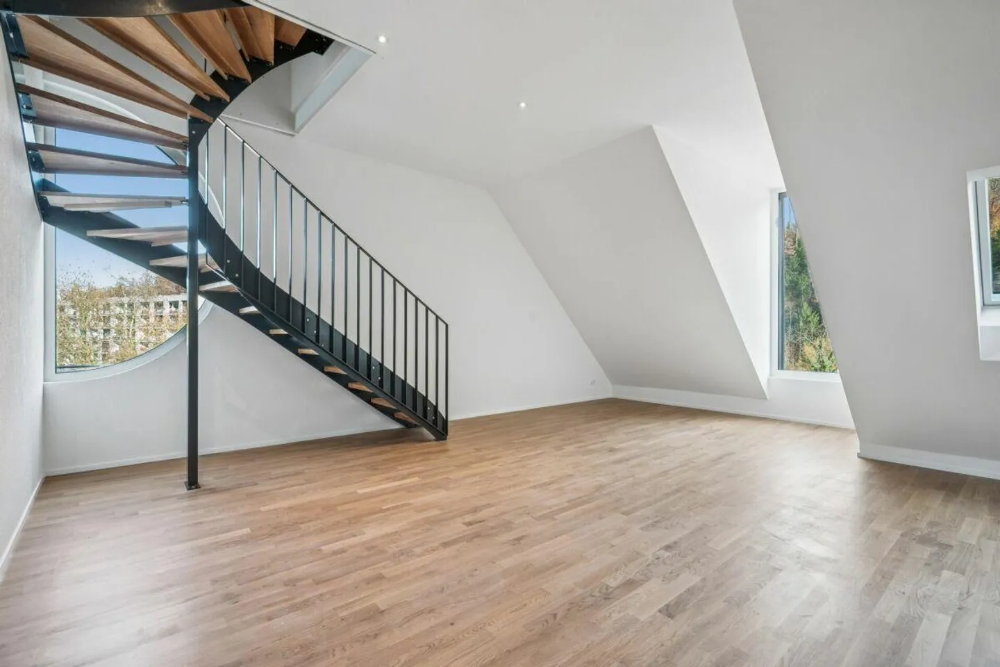 Last Chance: Exclusive Penthouse with Rooftop Terrace - Photo 3 of 12