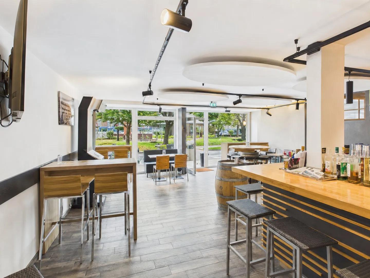Spacious Commercial Space in Porrentruy - Photo 3 of 11