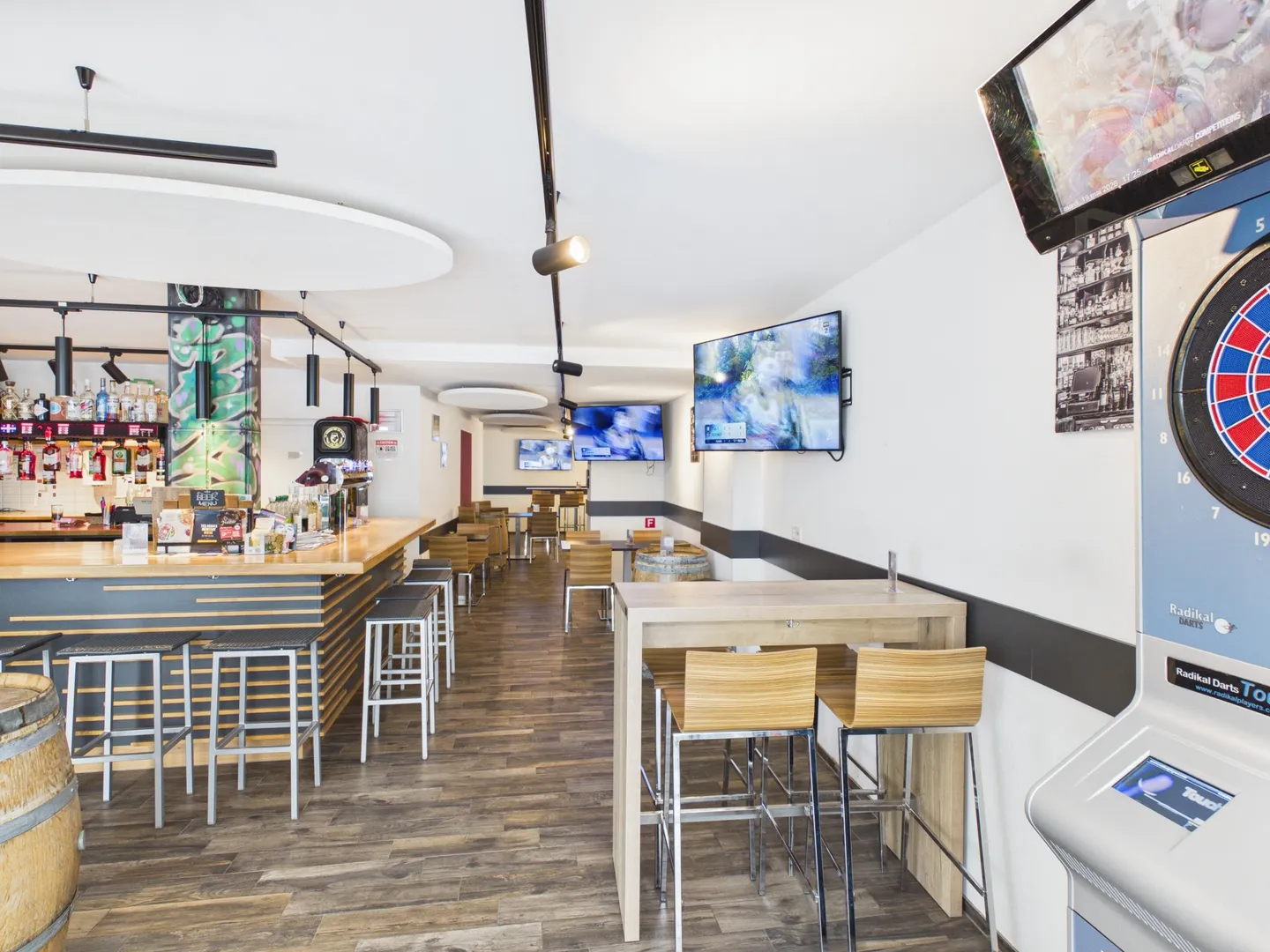Spacious Commercial Space in Porrentruy - Photo 4 of 11