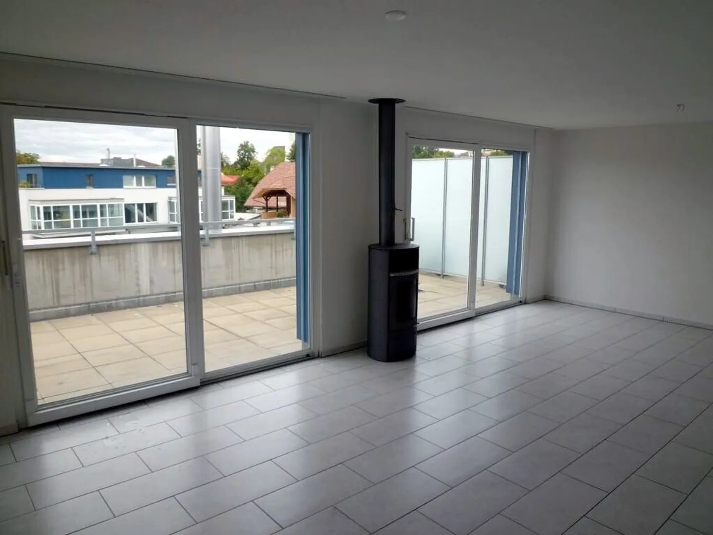 Modern 5.5-room penthouse apartment in Bolligen - Photo 3 of 9