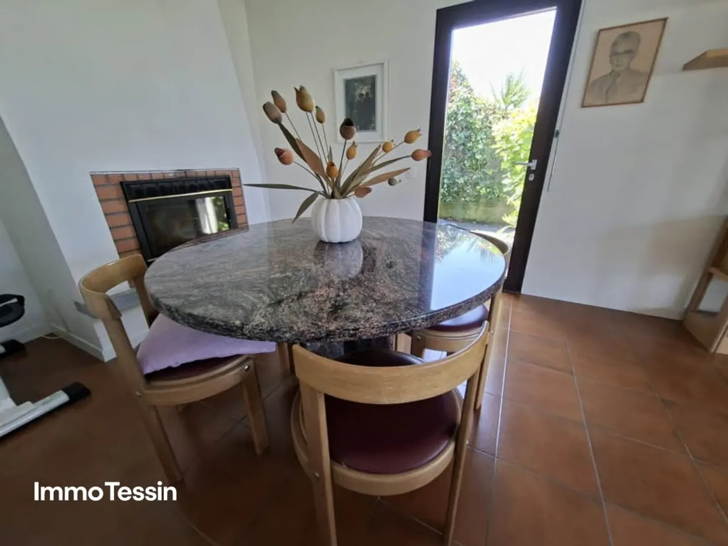 Bellissima casa con vista panoramica mozzafiato sul lago Maggiore in una posizione ambita a Gambarogno - Foto 9 di 13
