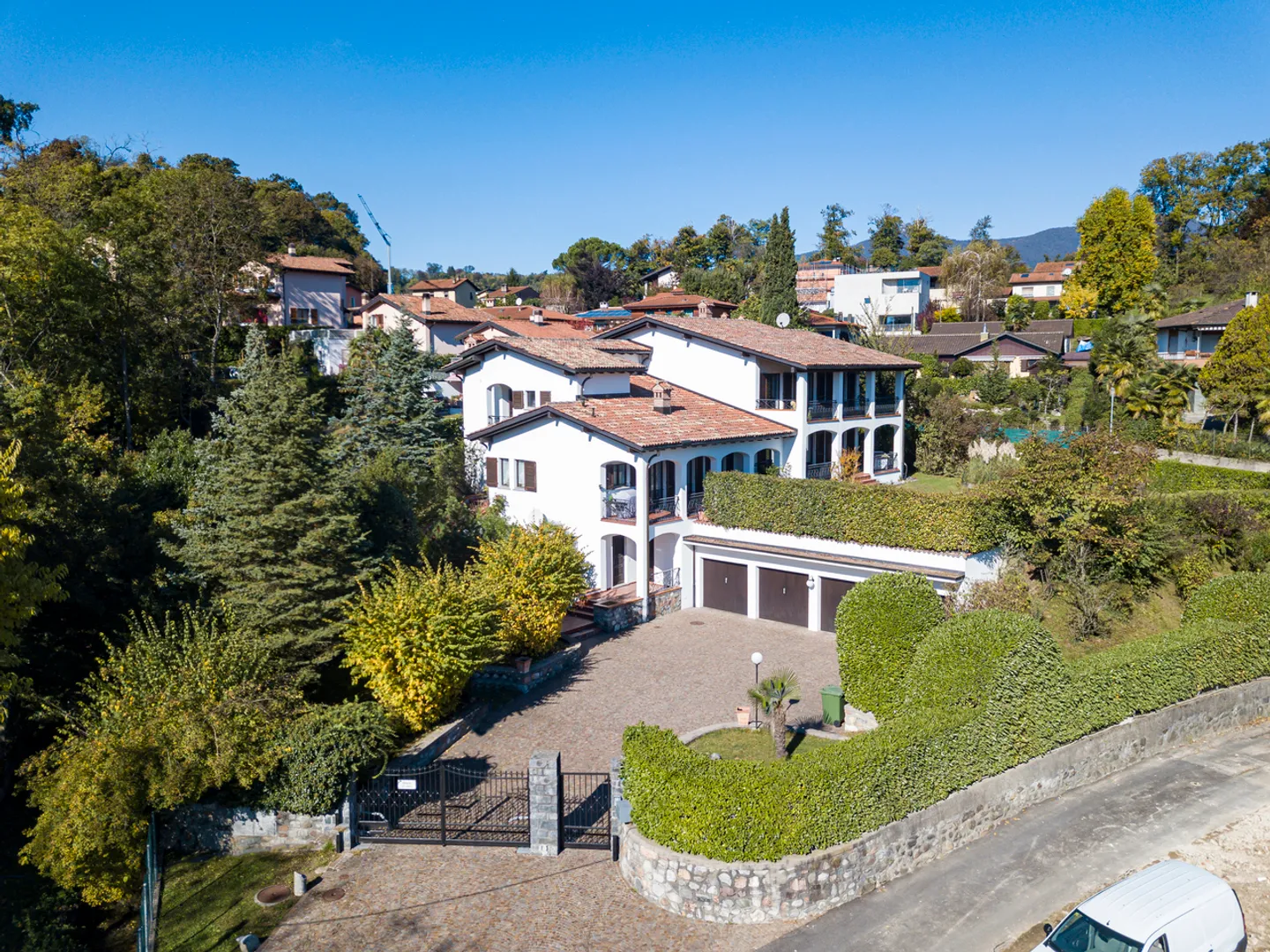 Mittelmeer Villa in Stabio - Foto 1 von 17
