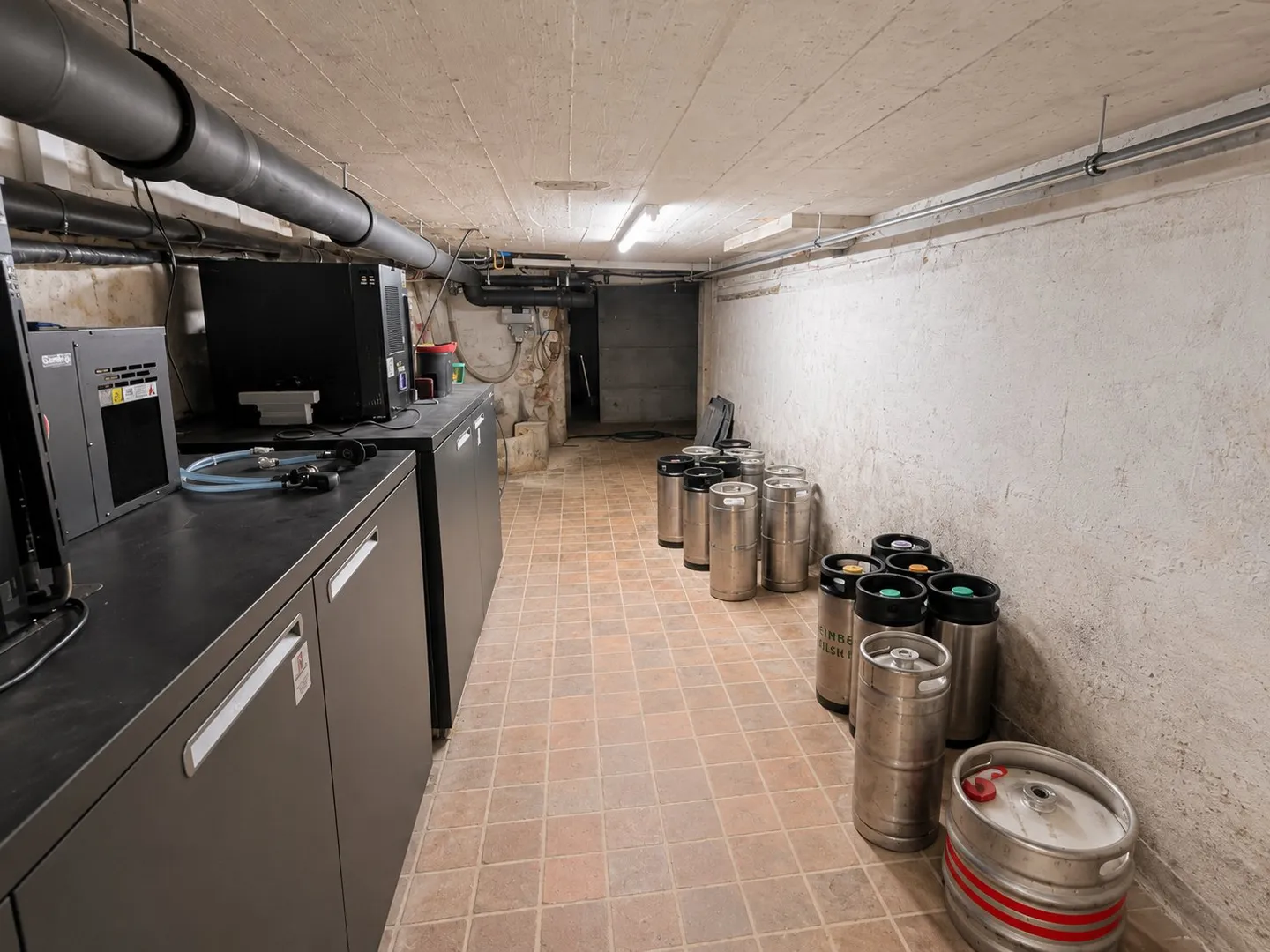 Spacious Commercial Space in Porrentruy - Photo 6 of 11