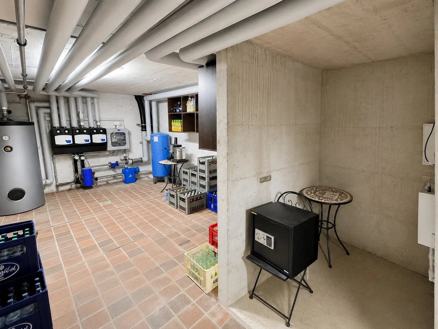 Spacious Commercial Space in Porrentruy - Photo 8 of 11