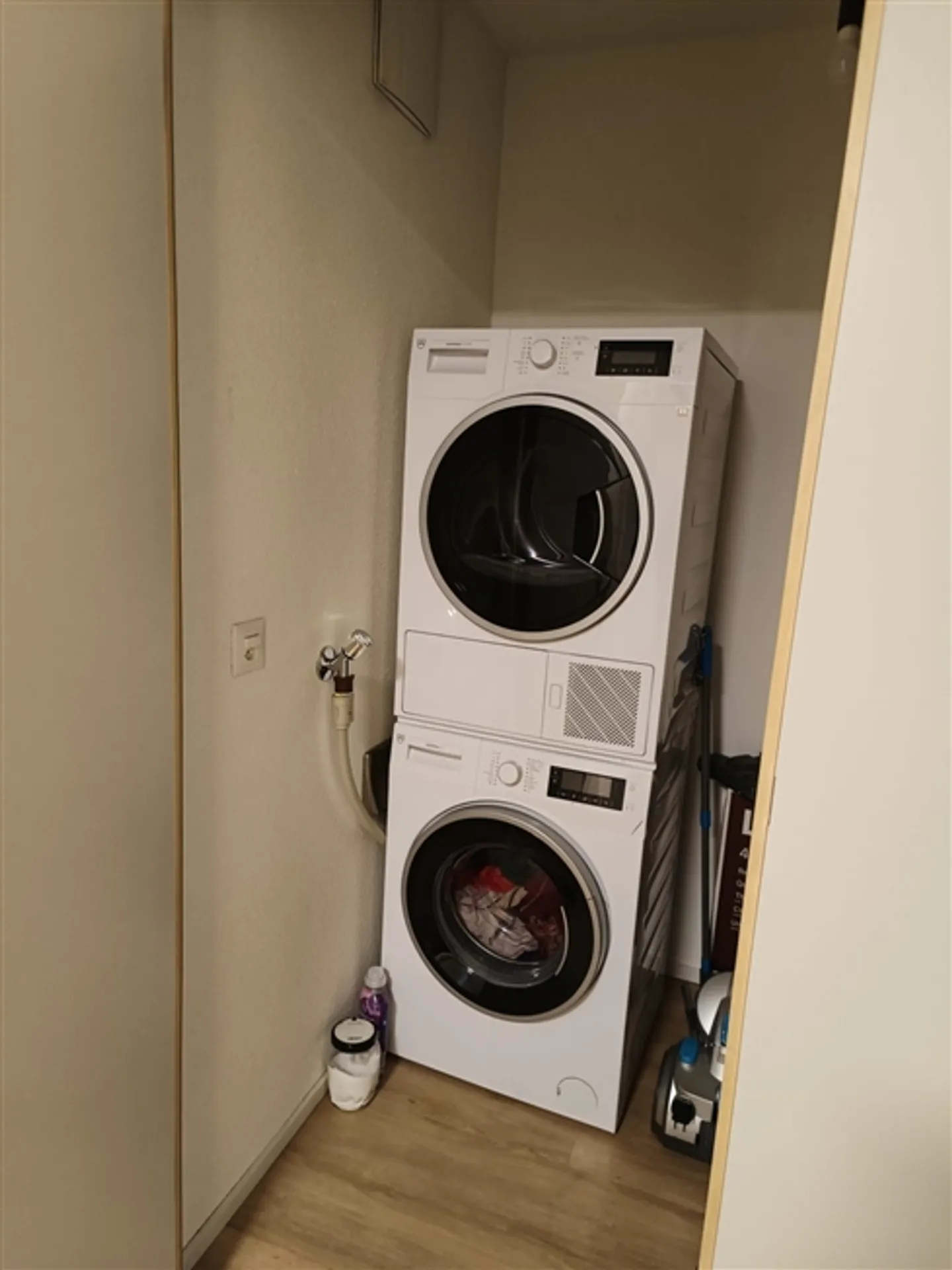 Incantevole appartamento arredato con 2,5 stanze a Zurigo Schwamendingen - Foto 10 di 12