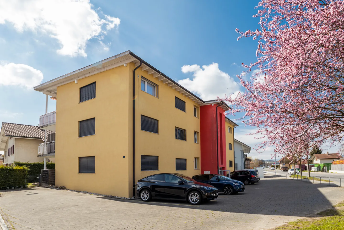 Appartement avec 4,5 pièces au rez-de-chaussée EST avec jardin - Photo 1 sur 5