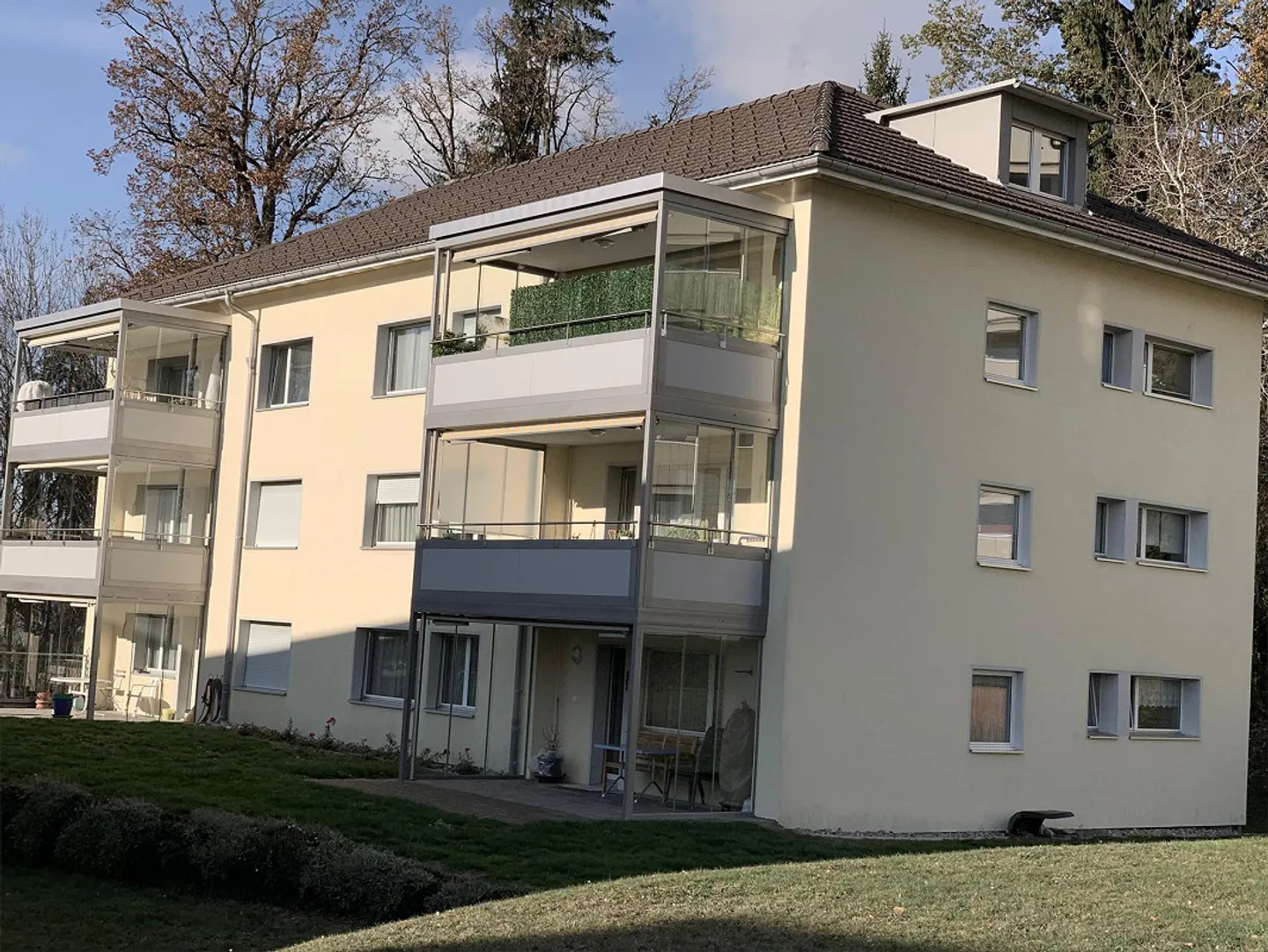 Bellissimo appartamento di 3,5 stanze in una posizione tranquilla a Flawil - Foto 1 di 6