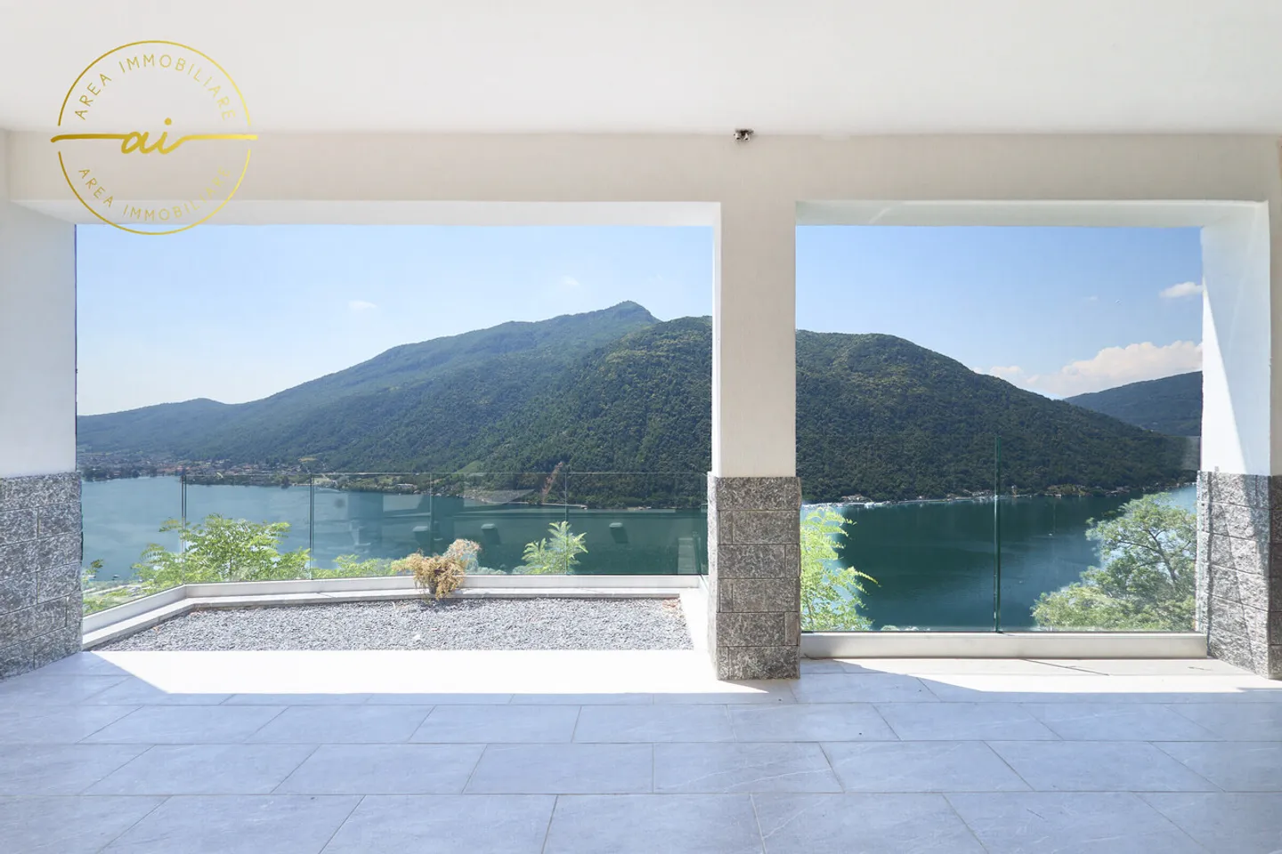 BELLE MAISON INDÉPENDANTE AVEC VUE SUR LE LAC À ROVIO - Photo 1 sur 13