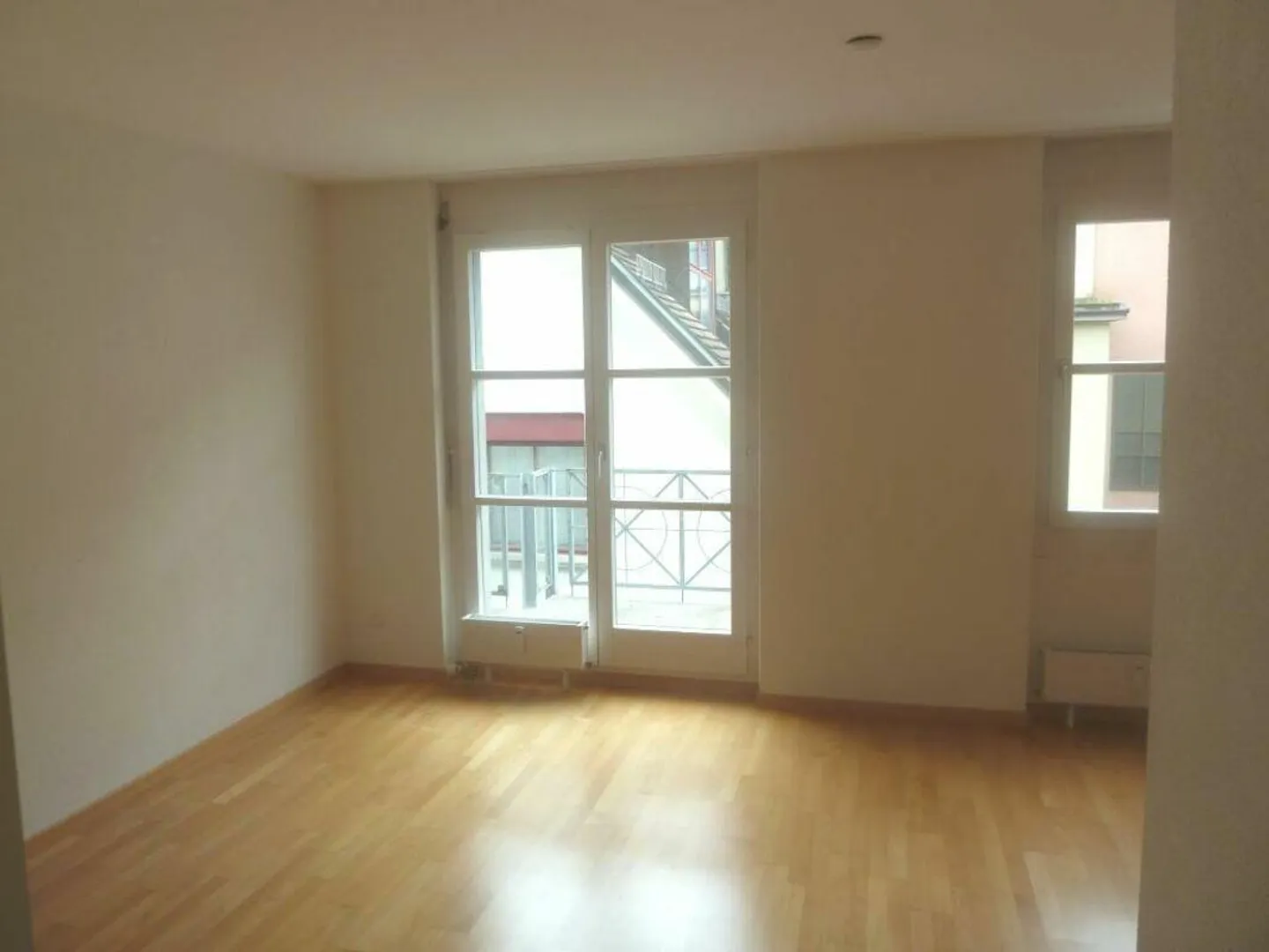 Appartement en duplex lumineux de 5,5 pièces en plein centre-ville - limité jusqu'au 31.03.2027 - Photo 9 sur 14