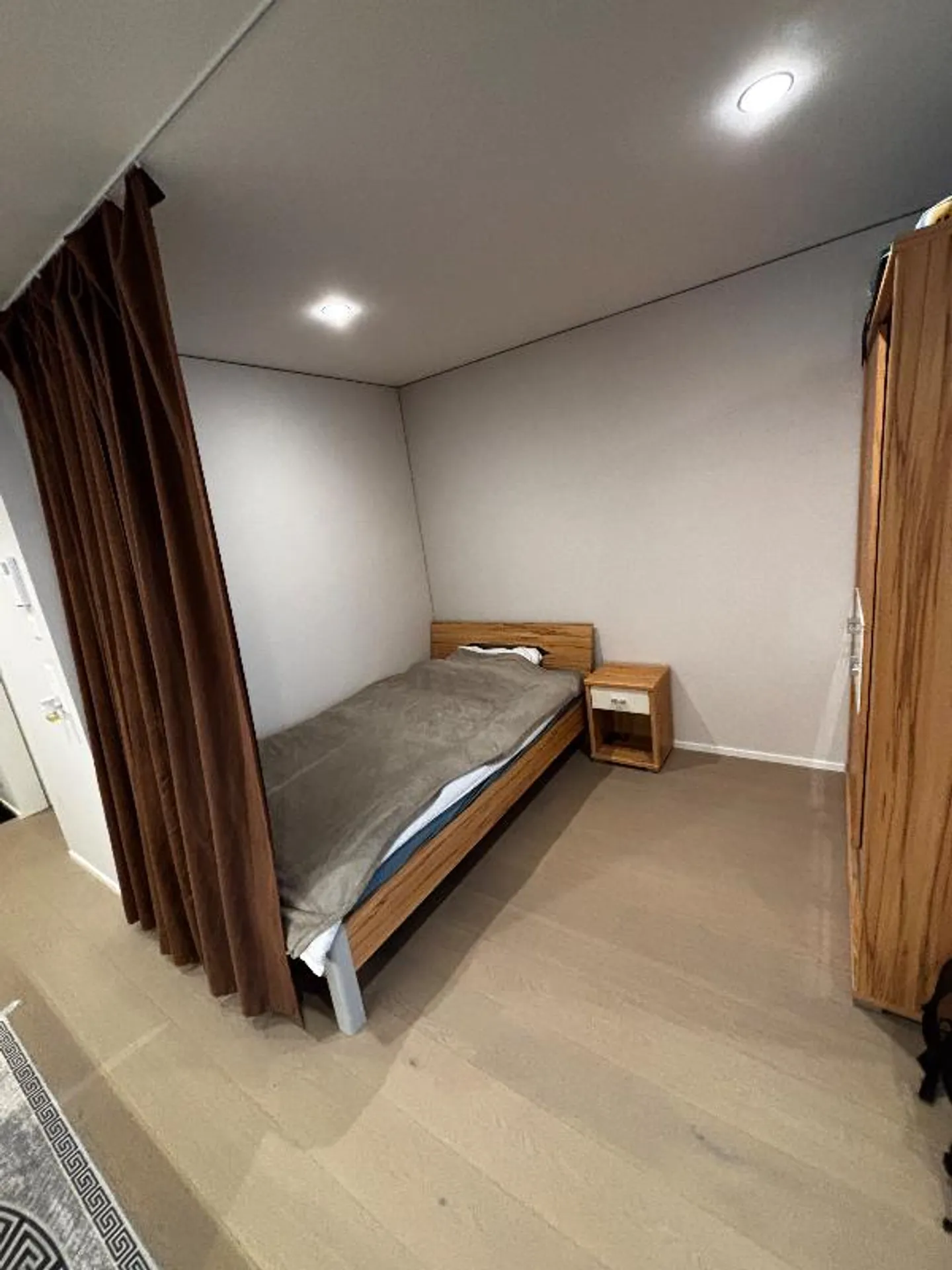 Stylish 1.5 Room Apartment for Rent - Photo 3 of 5