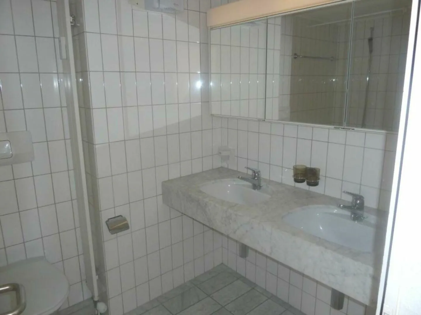 Appartement en duplex lumineux de 5,5 pièces en plein centre-ville - limité jusqu'au 31.03.2027 - Photo 10 sur 14