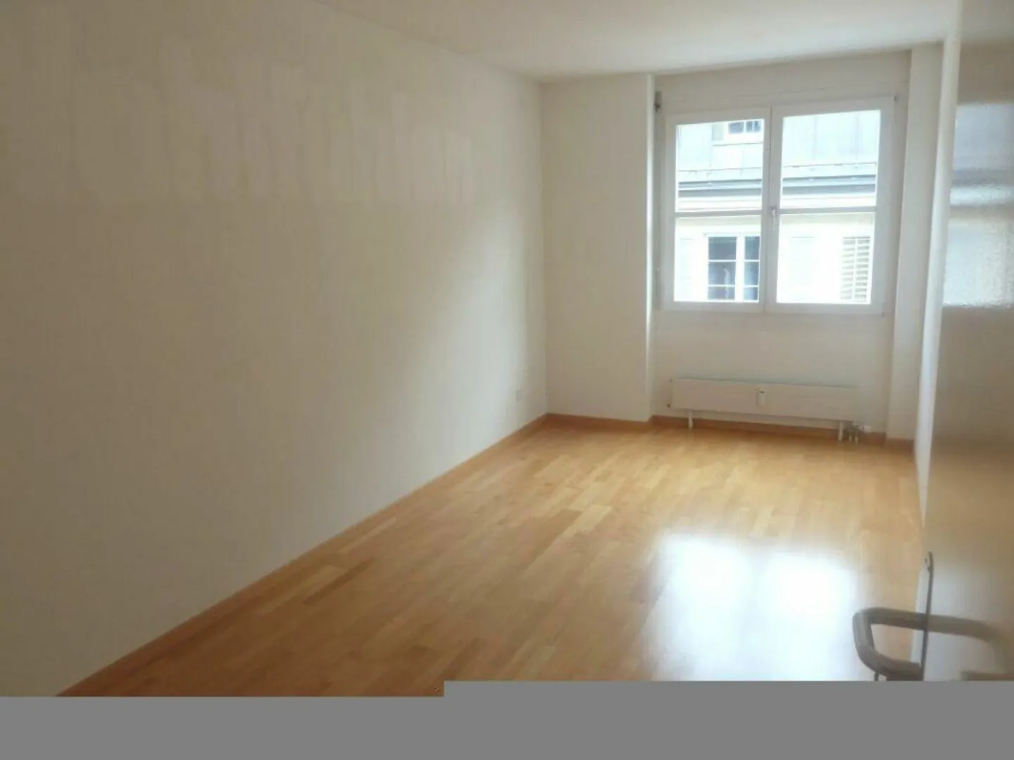 Appartement en duplex lumineux de 5,5 pièces en plein centre-ville - limité jusqu'au 31.03.2027 - Photo 8 sur 14