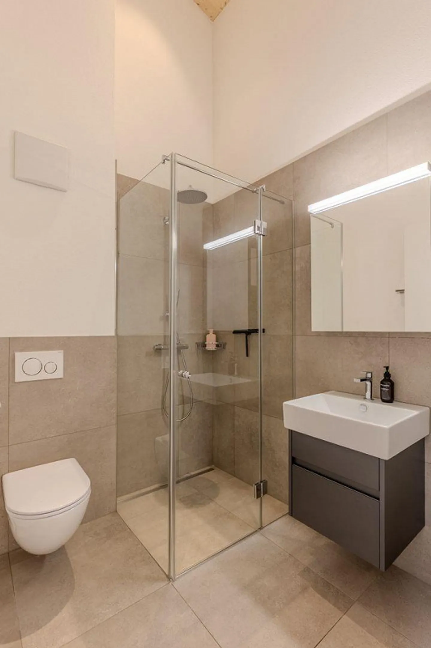 Architect's Penthouse over Widnau with 270° Alpine Panorama - Photo 14 of 16