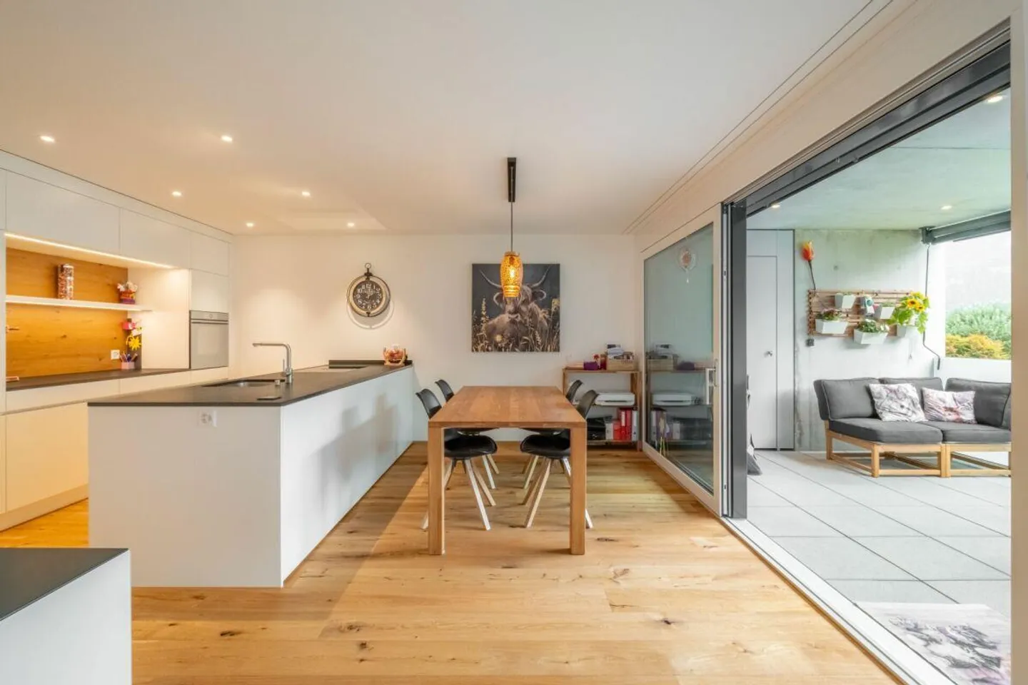 Newly built 4.5 room apartment with a feel-good character - Photo 4 of 20