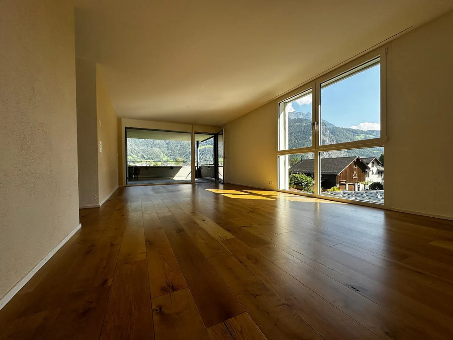 Appartement 4 1/2 pièces extrêmement attrayant avec grande loggia (30 m2) - Photo 2 sur 23