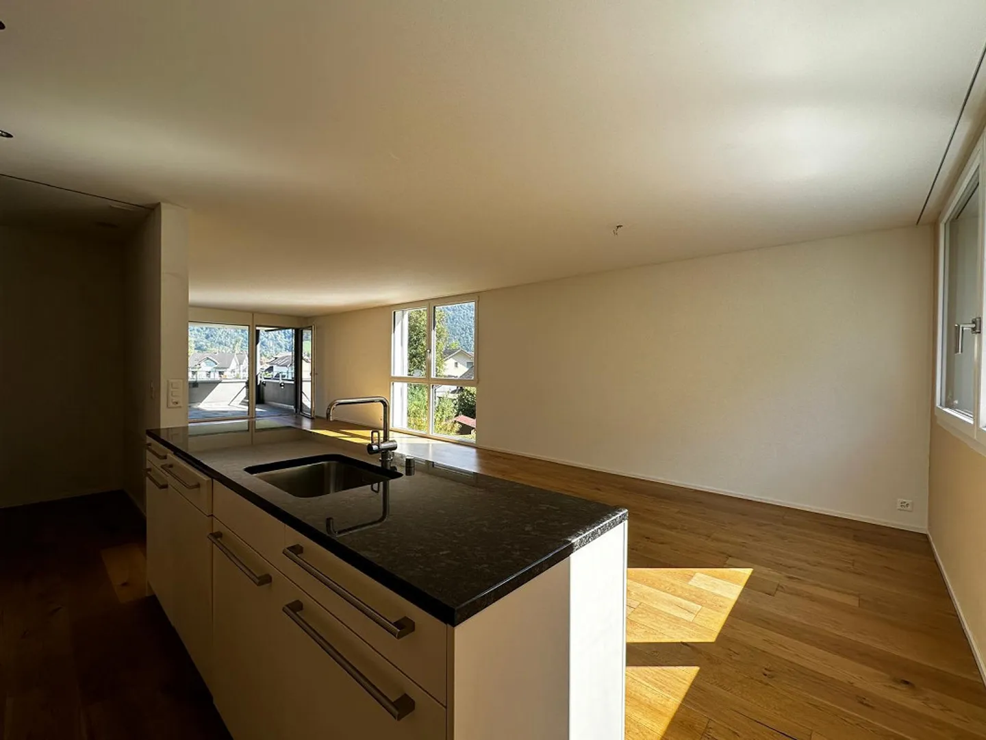 Appartement 4 1/2 pièces extrêmement attrayant avec grande loggia (30 m2) - Photo 3 sur 23