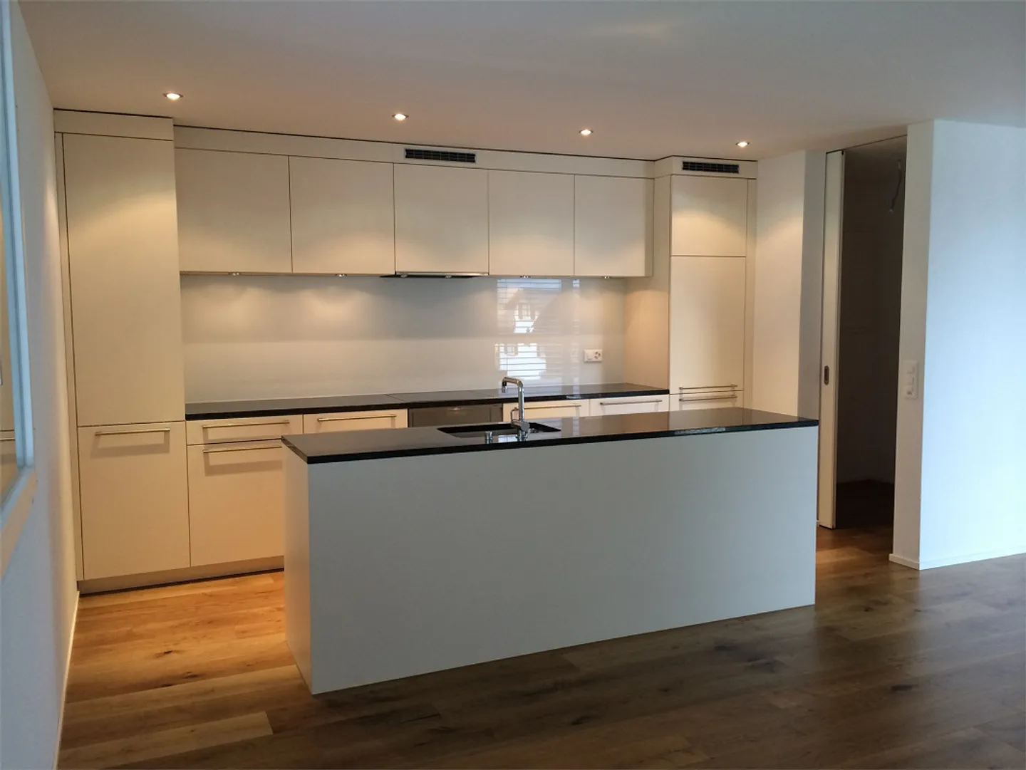 Appartement 4 1/2 pièces extrêmement attrayant avec grande loggia (30 m2) - Photo 6 sur 23