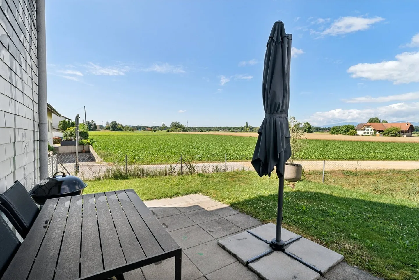 Reserved - Renovated Studio Apartment with Private Garden - Photo 4 of 6