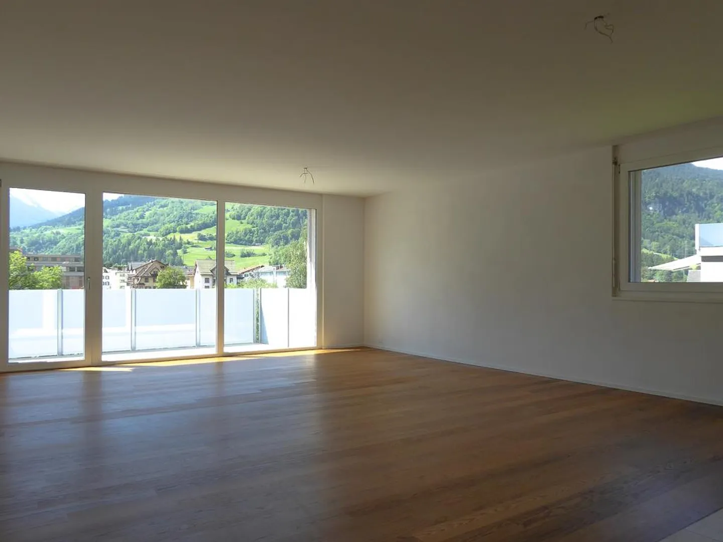 Charming 4.5 room apartment for rent in Ilanz - Photo 3 of 8