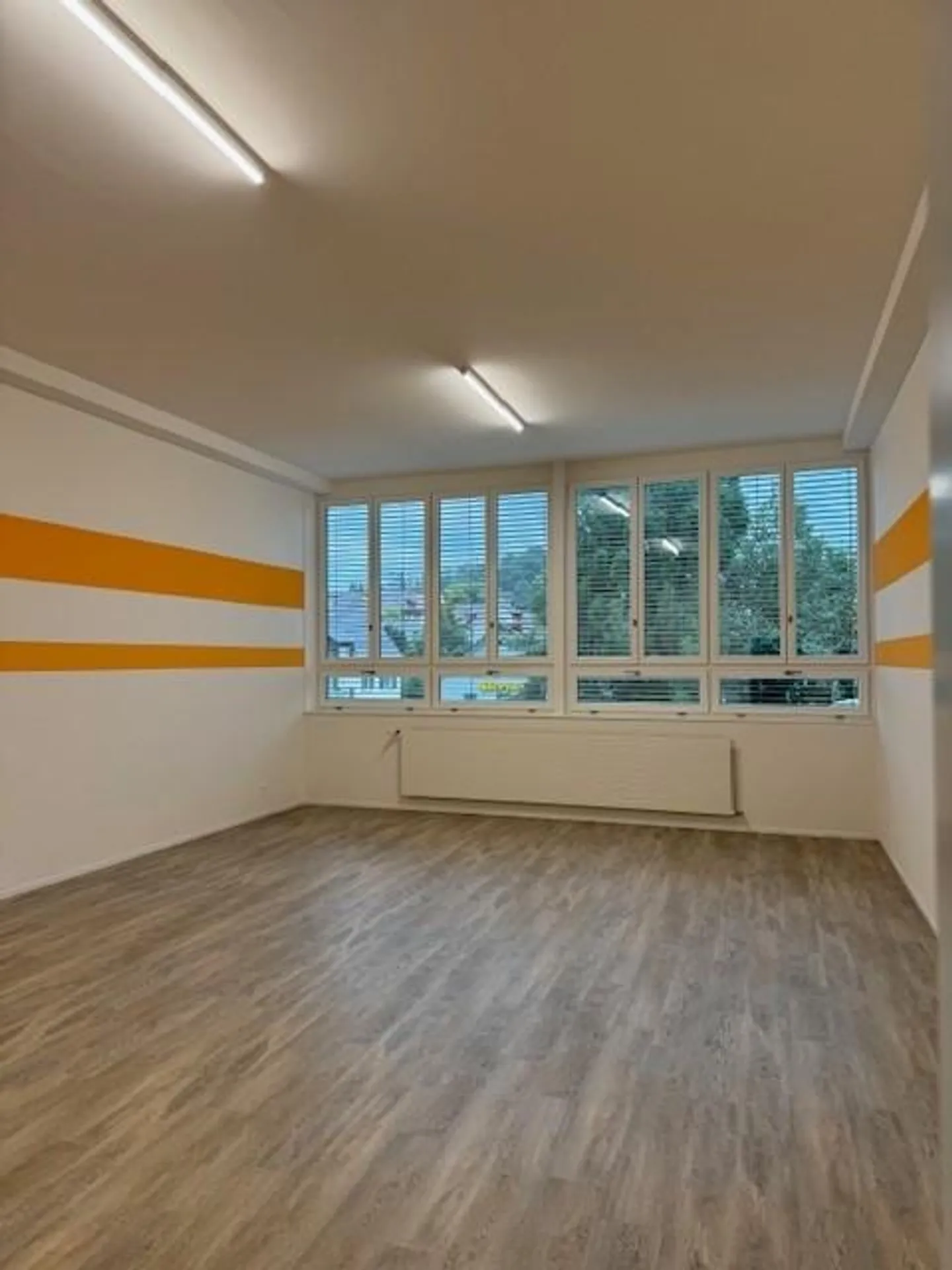 Recently renovated commercial premises in Wetzikon - Photo 1 of 4