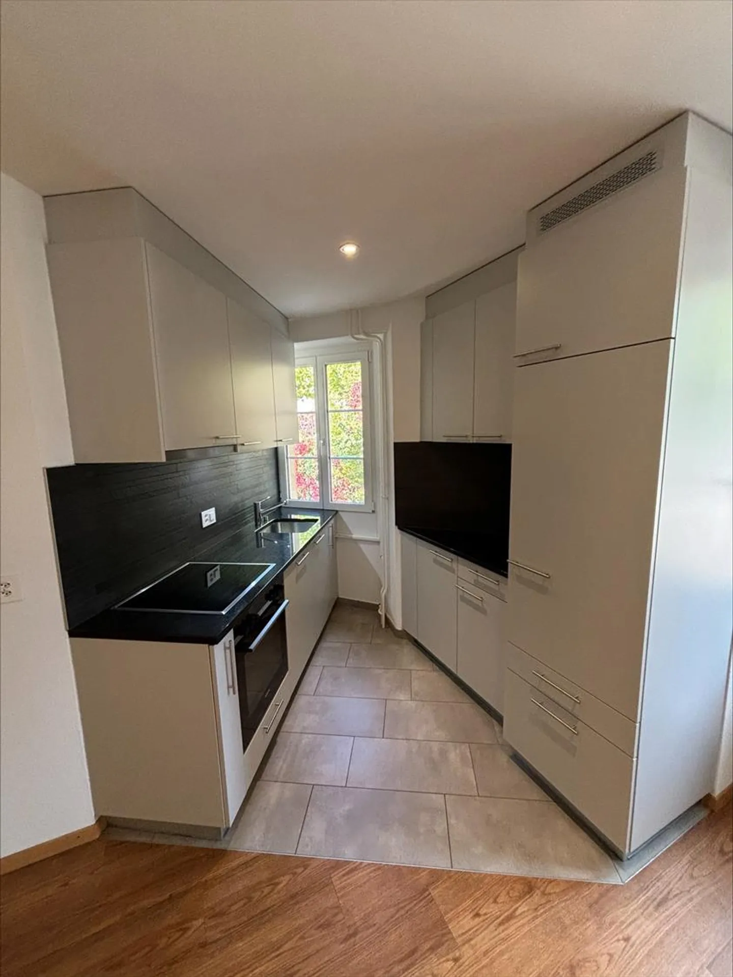 Chance nicht verpassen! Wunderschöne 3.0 Zimmer im Stadtzentrum von Neuchâtel - Foto 2 von 6