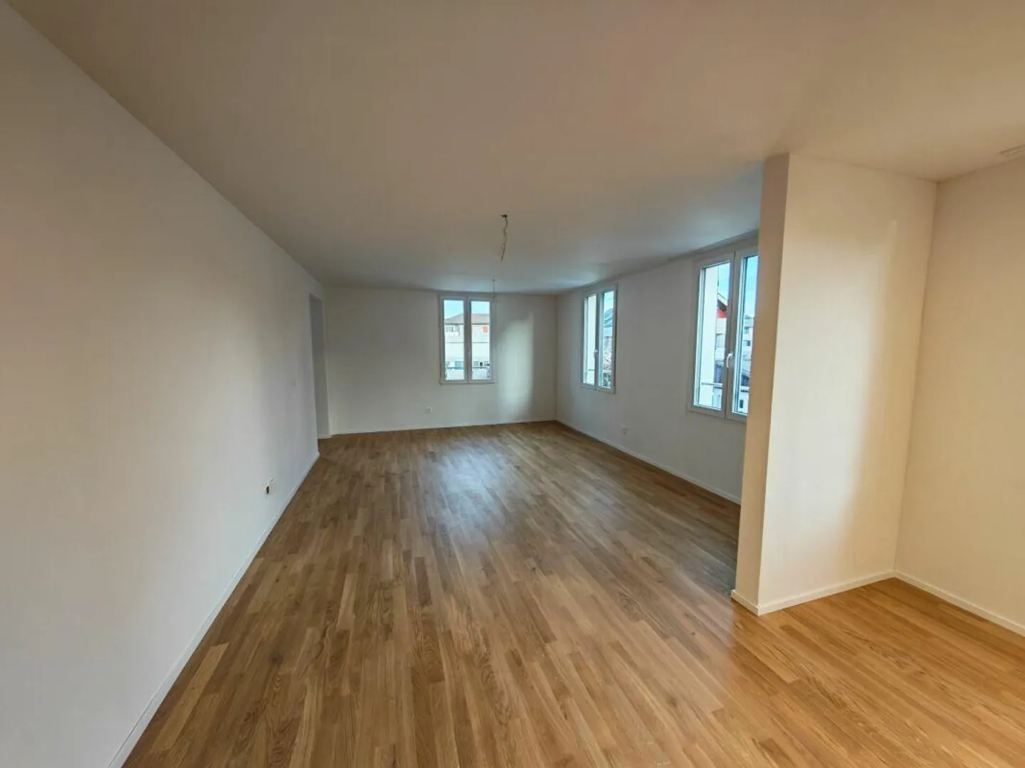 Appartement 2.5 pièces fraîchement rénové - Photo 2 sur 5