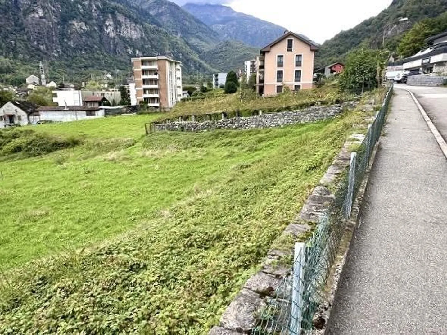 Bauland von 3330 m2 in Zone R4 mit Bauprojekt an zentraler Lage - Foto 6 von 13