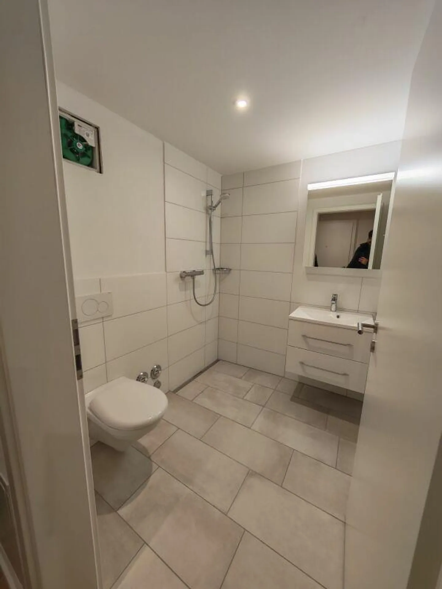 Appartement 2.5 pièces fraîchement rénové - Photo 4 sur 5