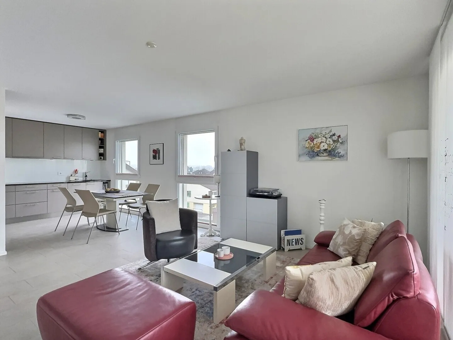 2.5-Zimmerwohnung im Attikageschoss
mit Südloggia und an guter Lage - Foto 3 von 9