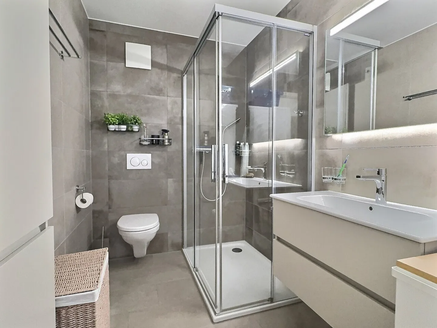 2.5-Zimmerwohnung im Attikageschoss
mit Südloggia und an guter Lage - Foto 7 von 9