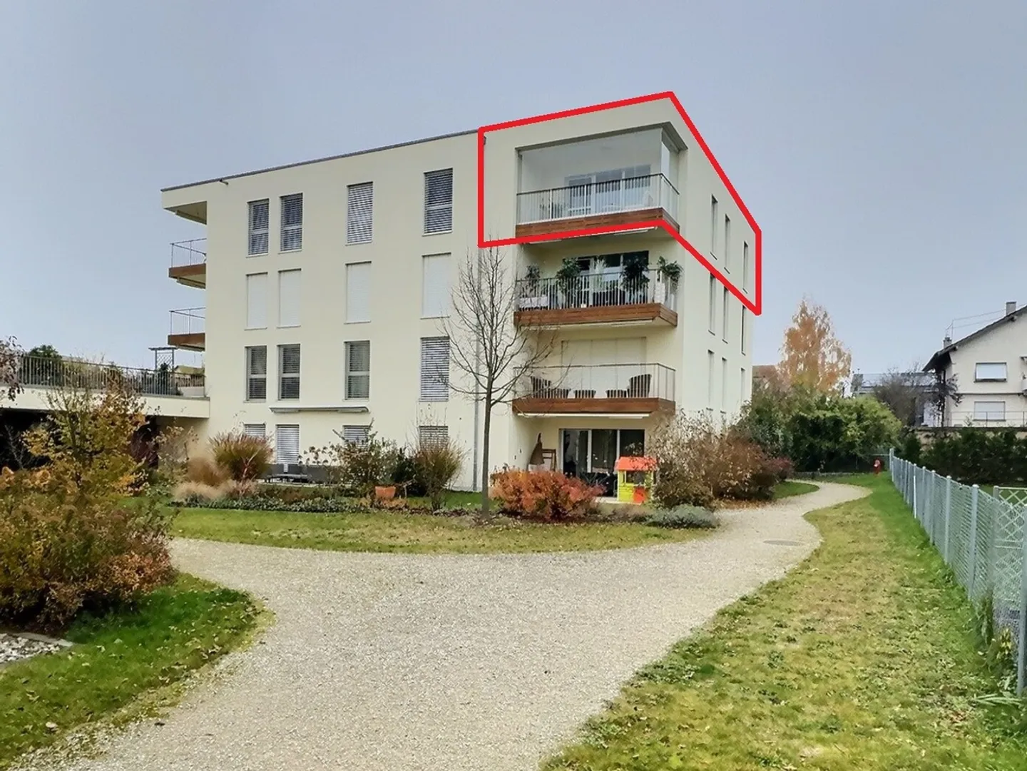 2.5-Zimmerwohnung im Attikageschoss
mit Südloggia und an guter Lage - Foto 9 von 9