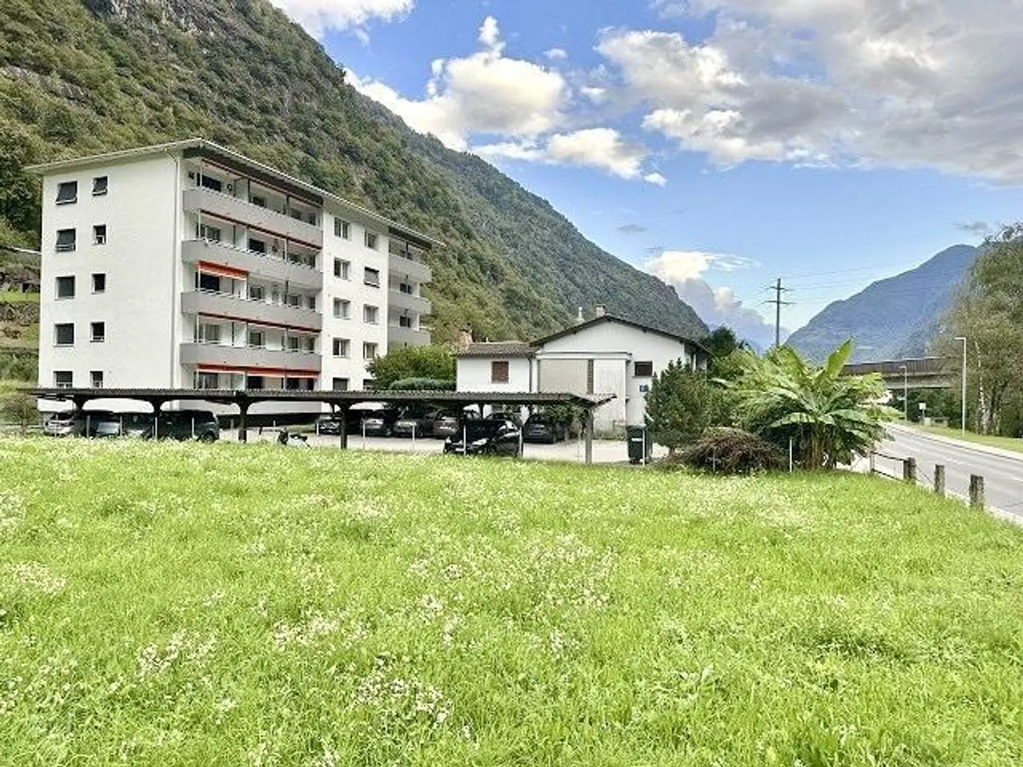 Bauland von 3330 m2 in Zone R4 mit Bauprojekt an zentraler Lage - Foto 9 von 13