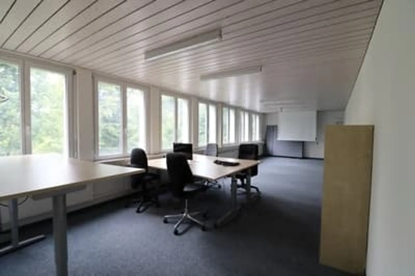 Büro, Praxis, Lagerräume, Parkplätze verfügbar - Foto 2 von 4