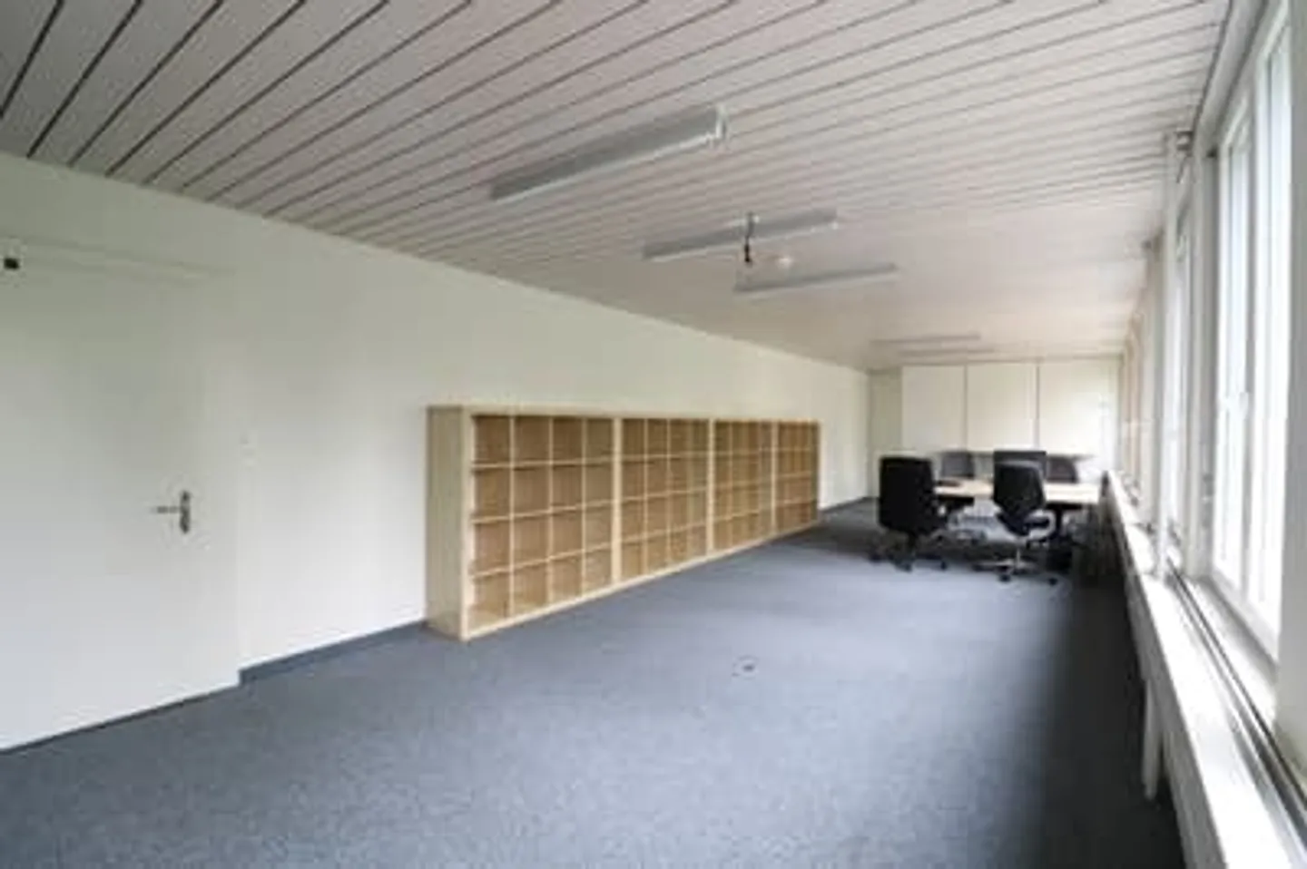 Büro, Praxis, Lagerräume, Parkplätze verfügbar - Foto 3 von 4