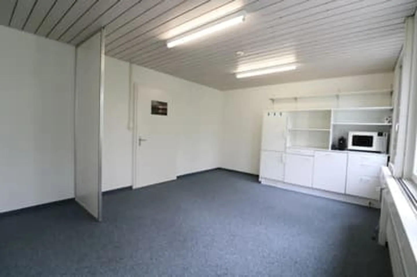 Büro, Praxis, Lagerräume, Parkplätze verfügbar - Foto 4 von 4