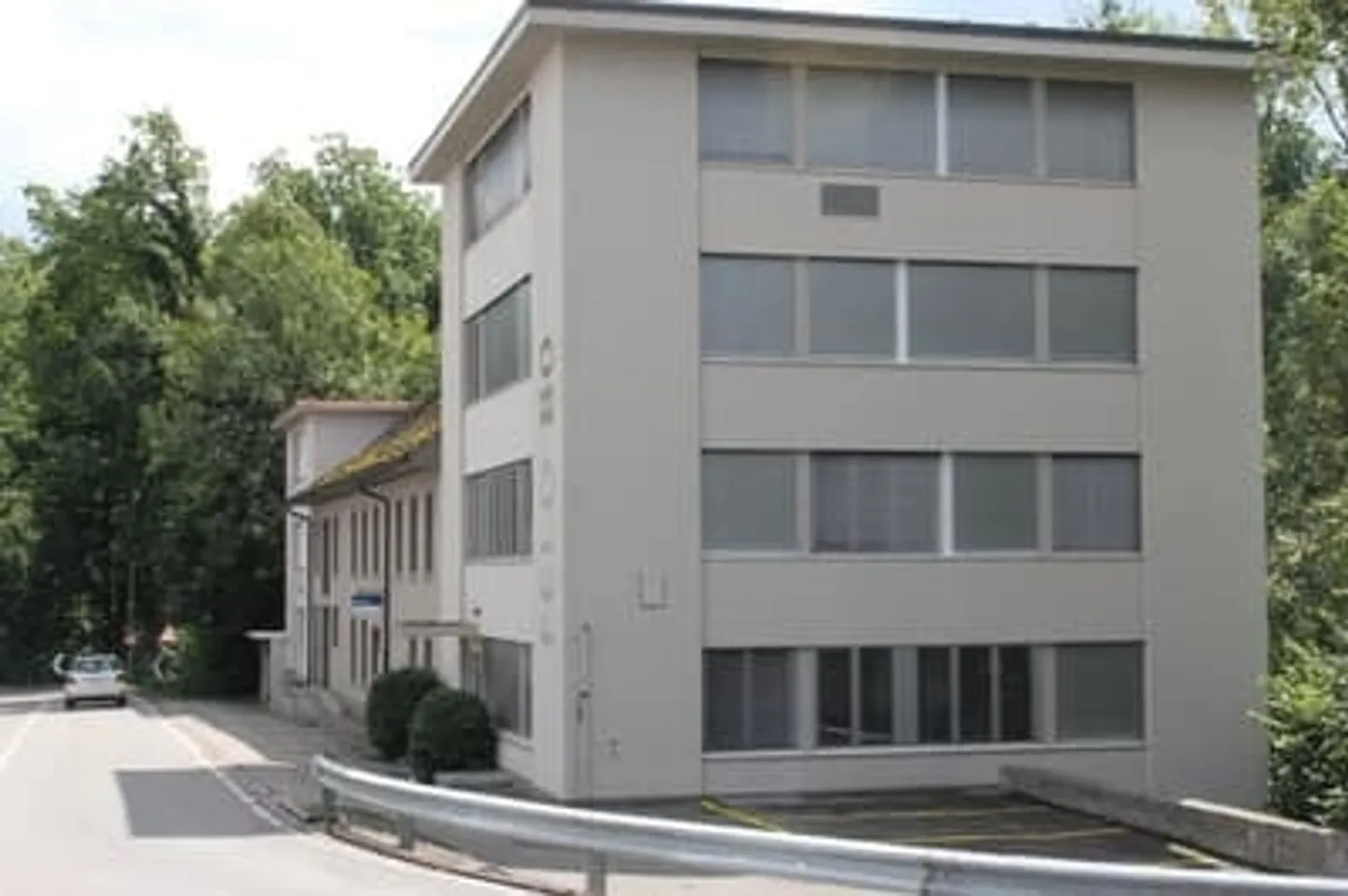 Büro, Praxis, Lagerräume, Parkplätze verfügbar - Foto 1 von 4