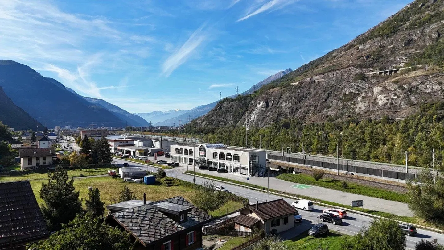 Idyllic House with Workshop and Vines in Eyholz - Photo 11 of 13