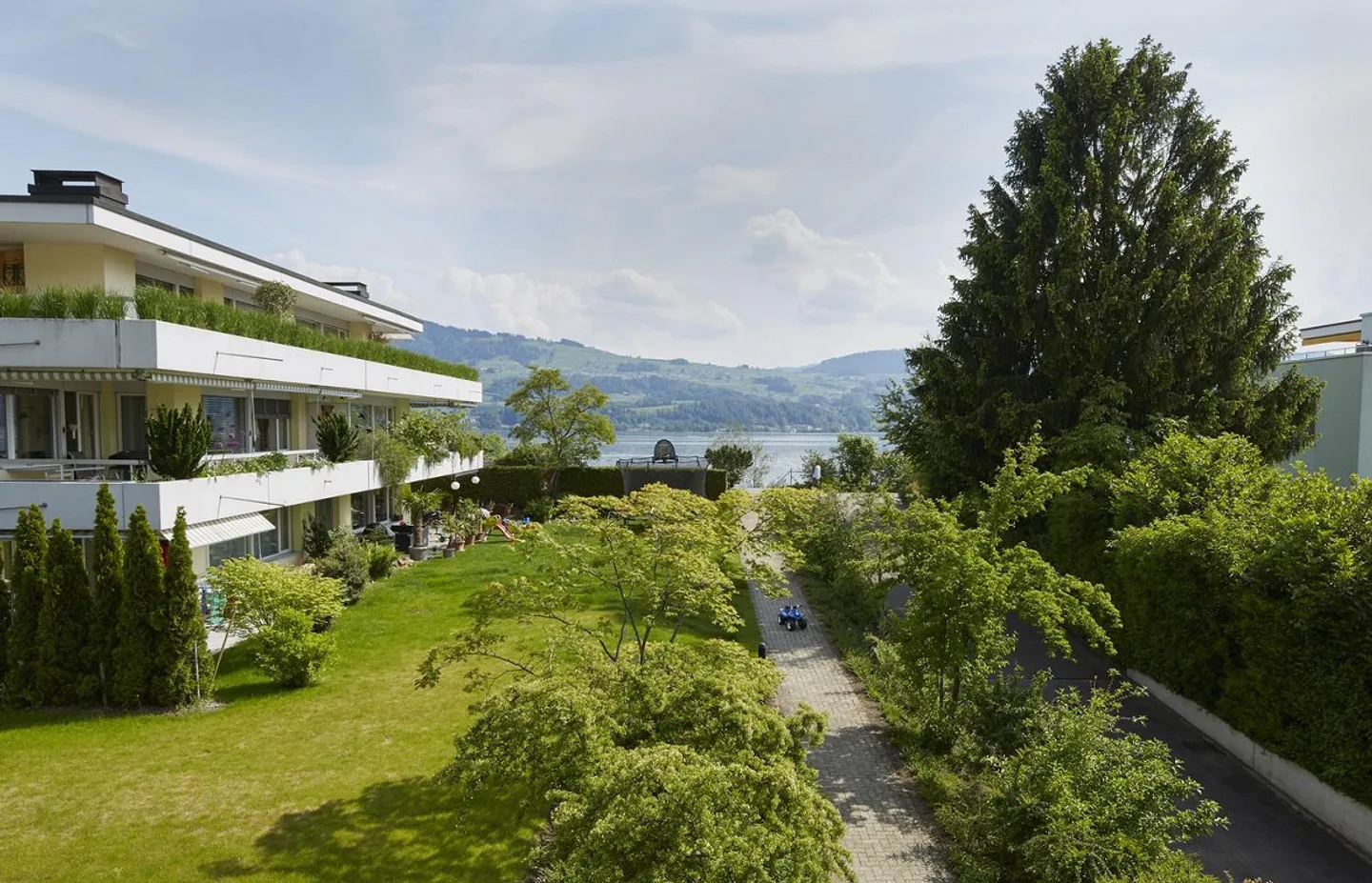 Ottimo appartamento con vista lago - Foto 1 di 11