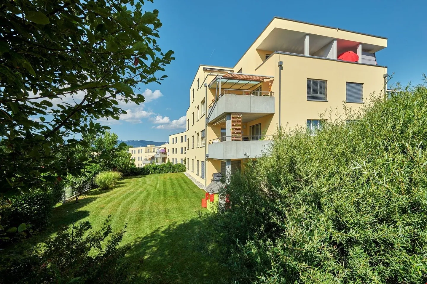 Vivere in una posizione ottimale con giardino - Foto 3 di 10