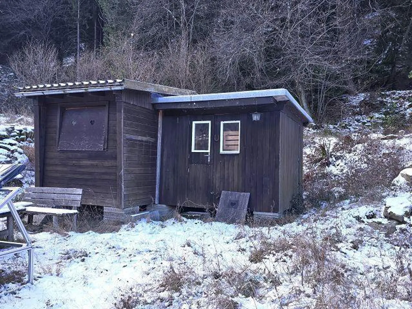 Tre edifici in una posizione isolata con molto terreno ideale per l'allevamento di animali - Foto 22 di 48