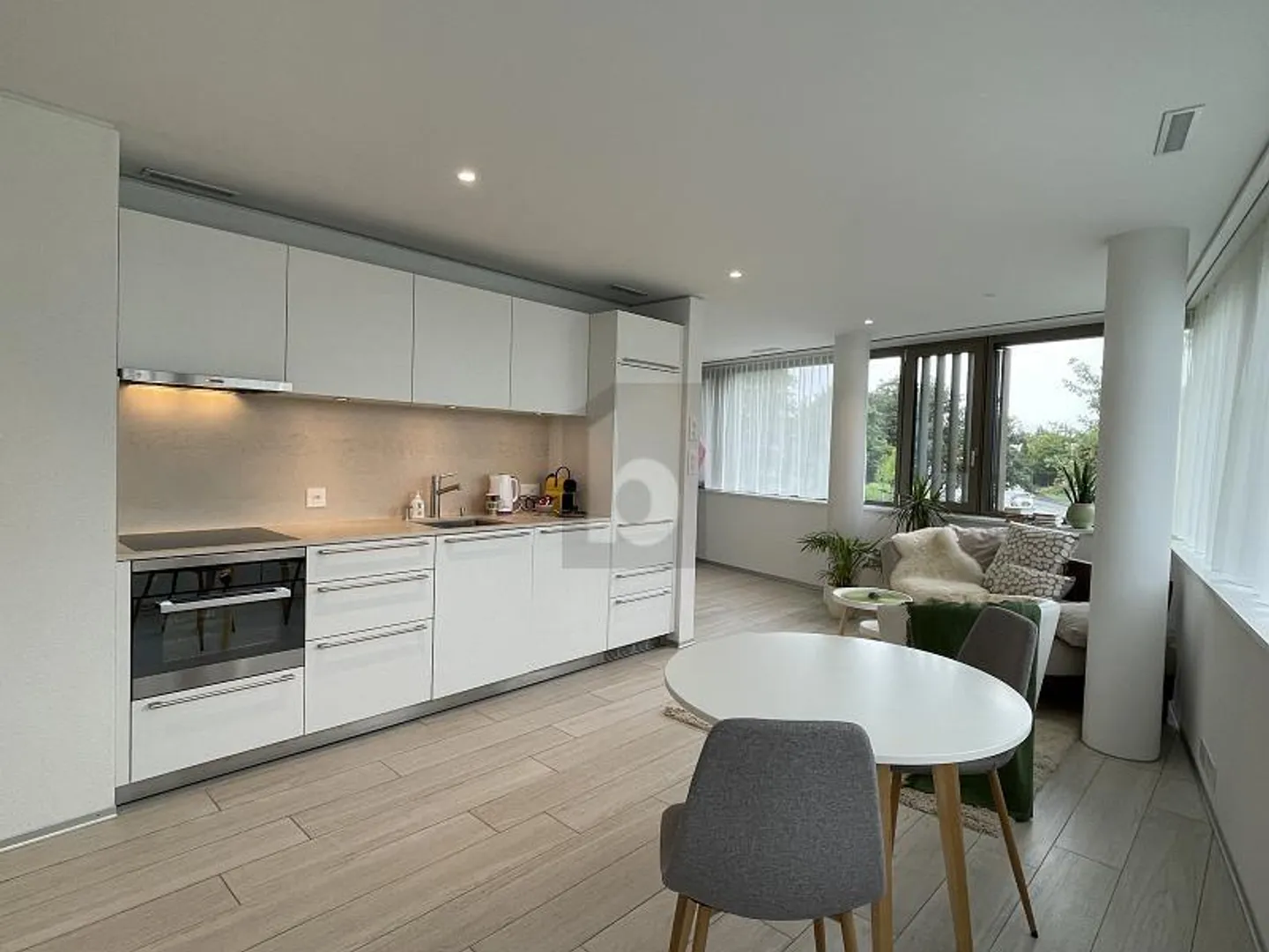 Architektonisches Highlight in Zentraler Lage - Foto 2 von 5