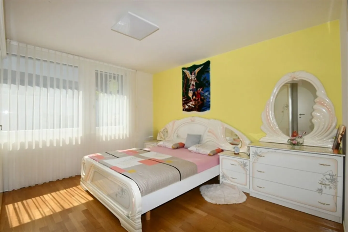 SPACIOUS APARTMENT WITH IDEAL FLOOR PLAN NEAR LAKE - Photo 5 of 9