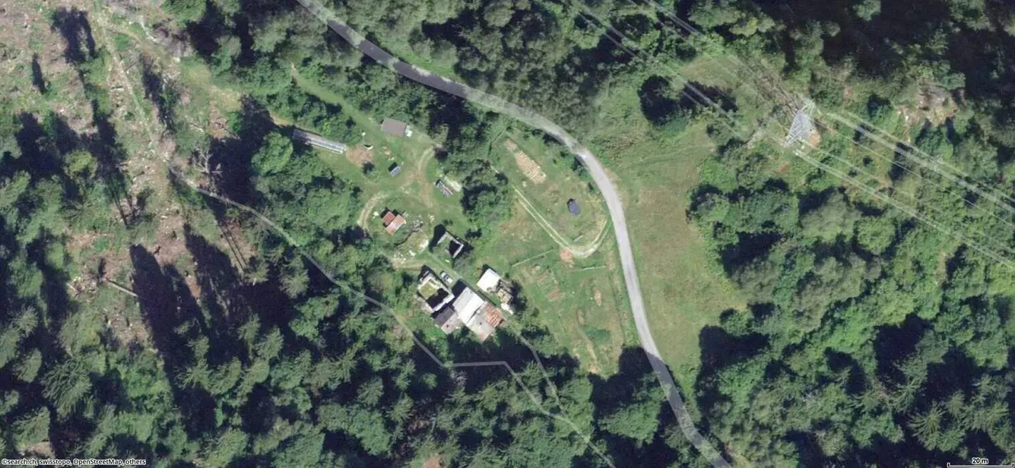 Tre edifici in una posizione isolata con molto terreno ideale per l'allevamento di animali - Foto 47 di 48